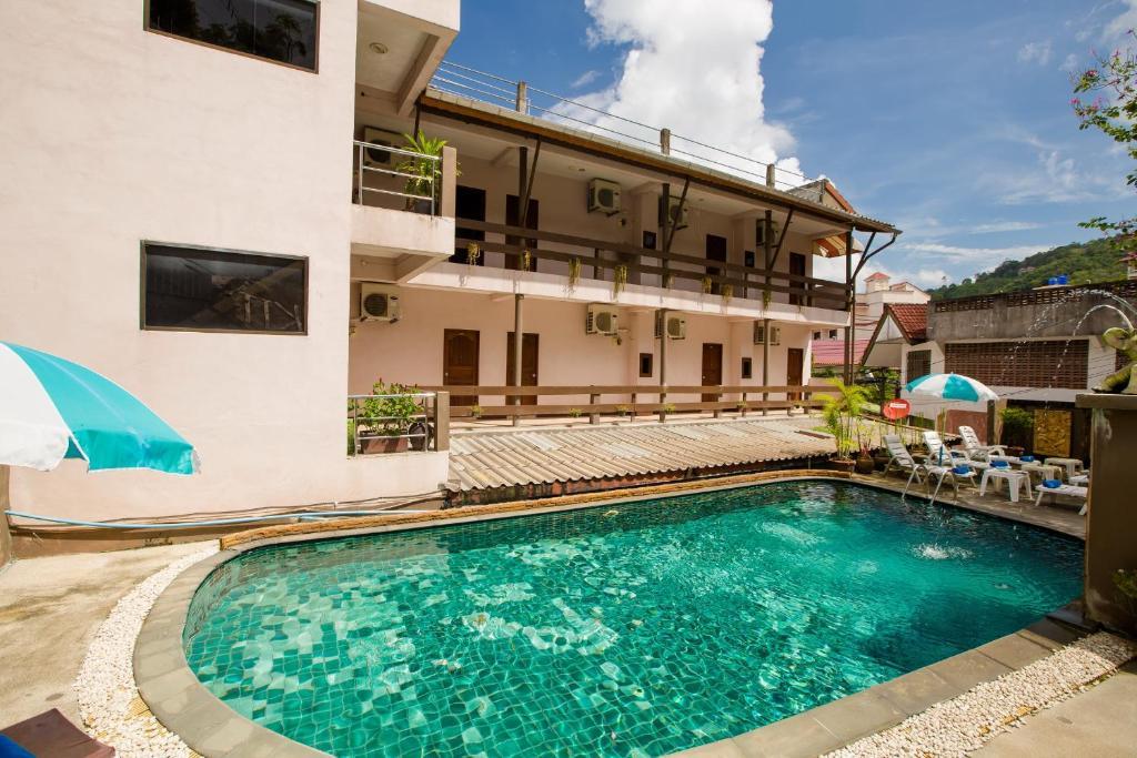Khách sạn Baan Veerakit Patong
