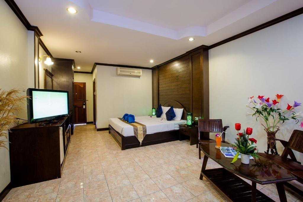 Khách sạn Baan Veerakit Patong