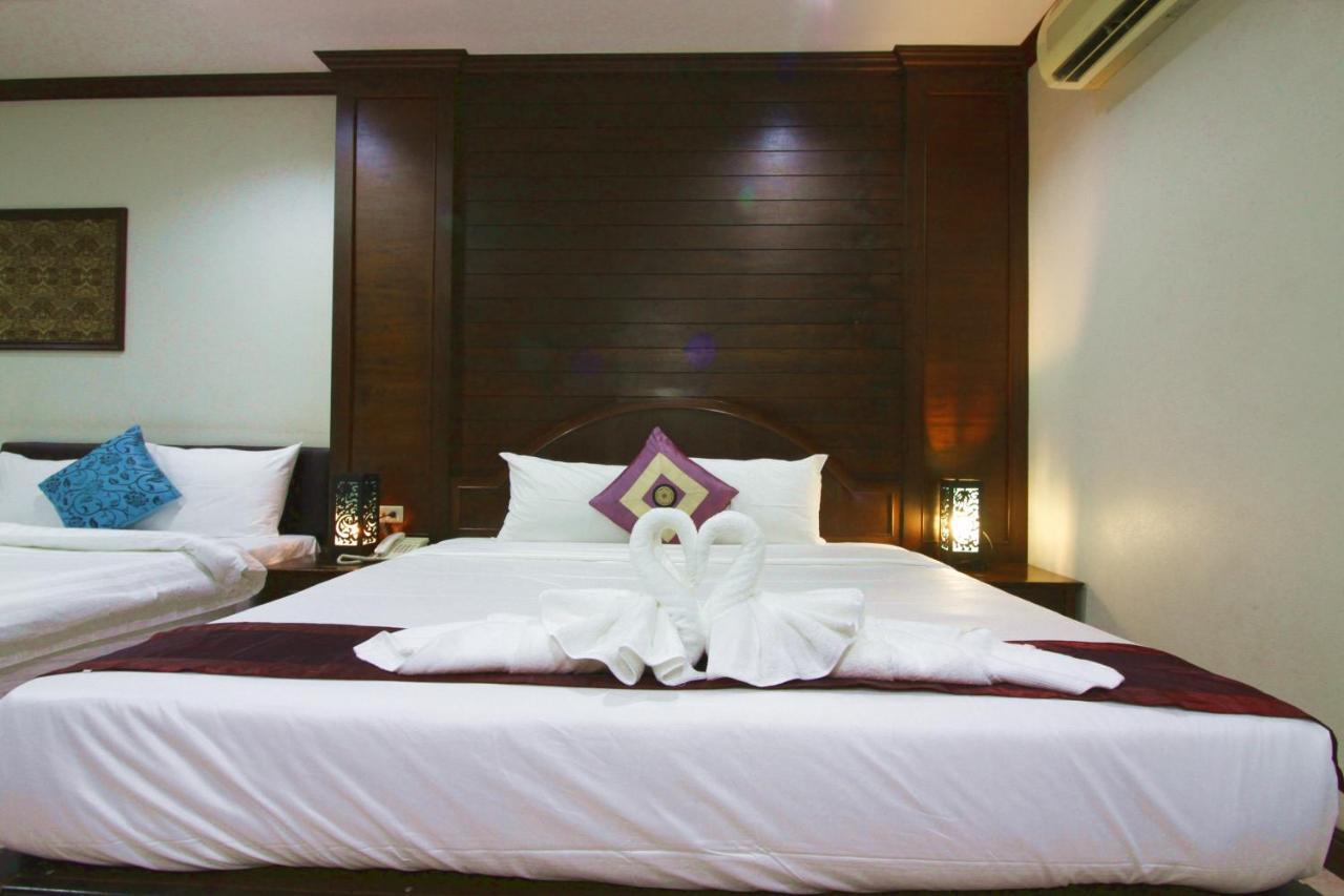 Khách sạn Baan Veerakit 4*
